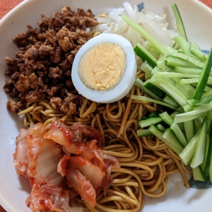 夏にぴったり♪豚そぼろのビビン麺